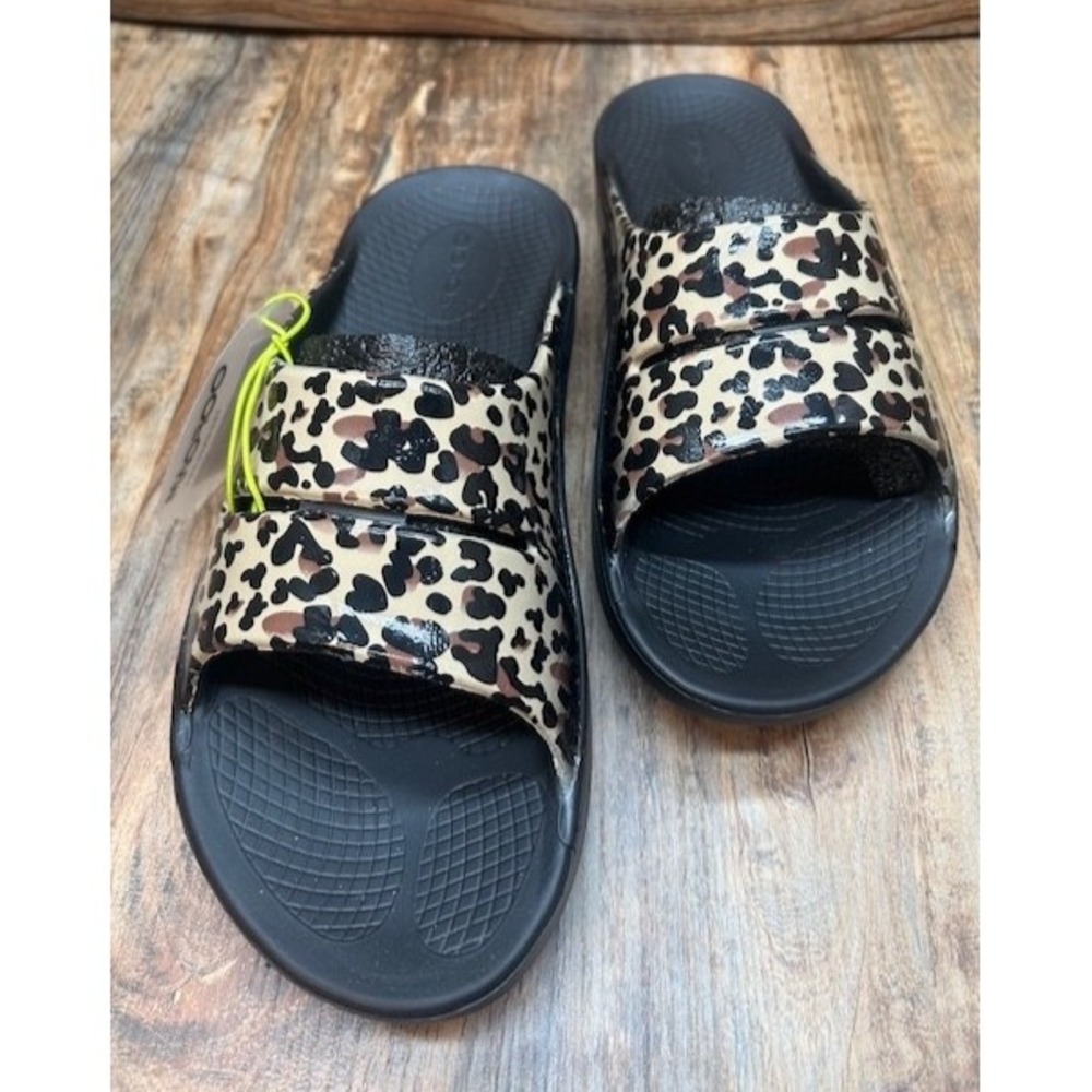 OOFOS OOAHH Limited Leopard Print Women's Slide Sandals NWT - Size 8 - Picture 2 of 8